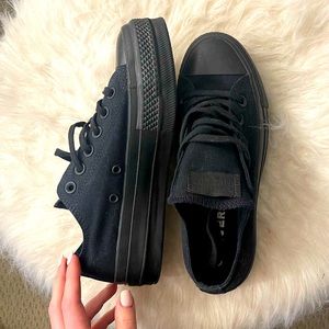 Perfect Condition Black on Black Platform Low Top Converse Sneakers